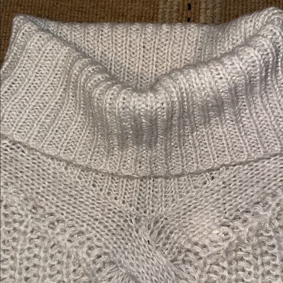 NWT CHUNKY CABLE KNIT SWEATER - Picture 2 of 4